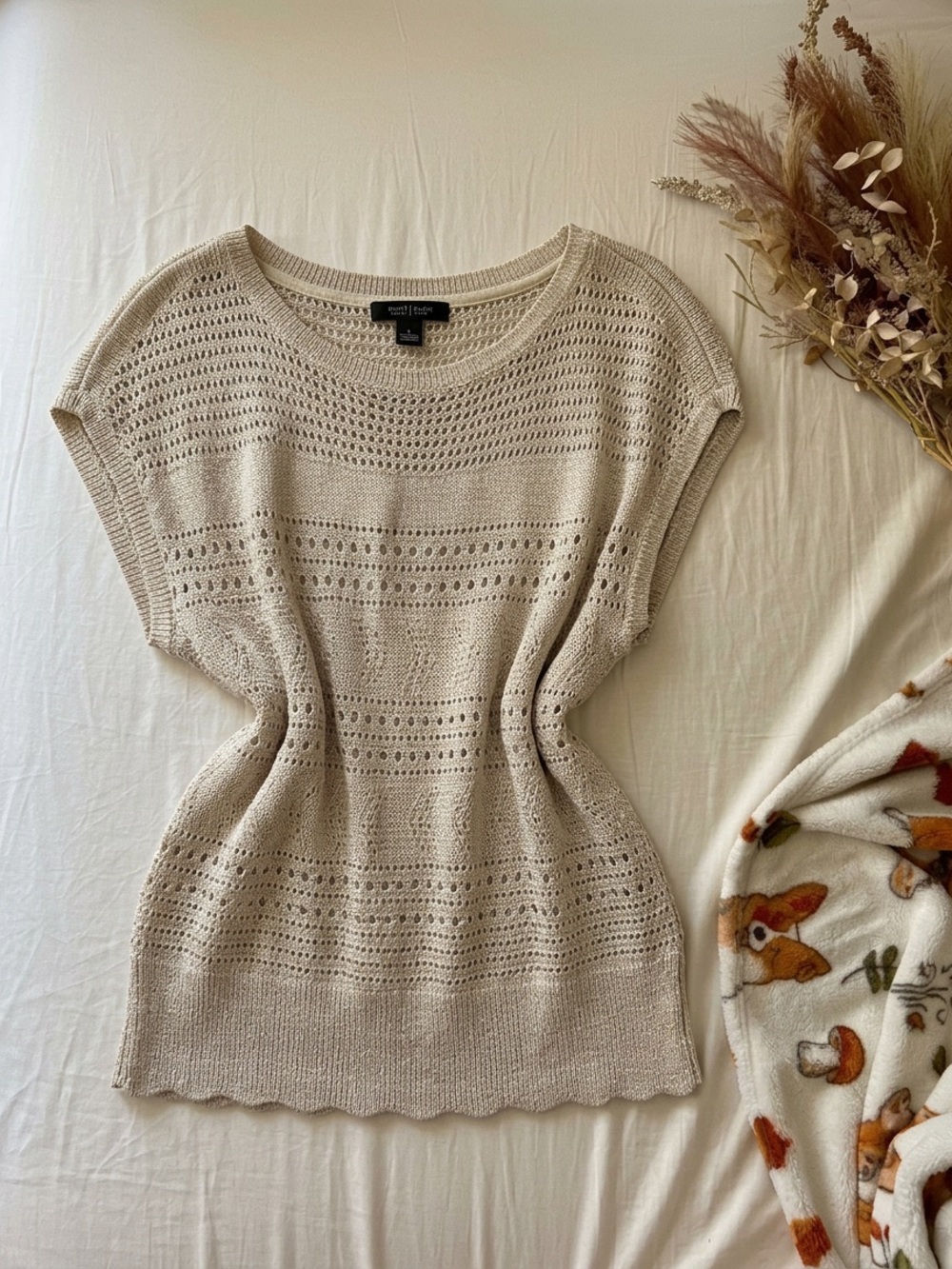 Short sleeve knitted shimmery gold summer